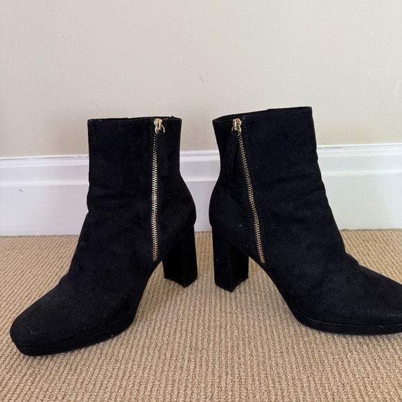 Heeled Zip-Up Black Boots Suede-like Material size 8.5 - Picture 2 of 5